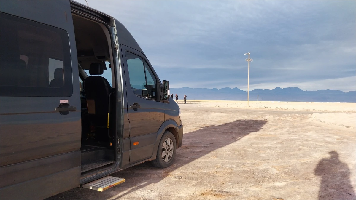 Vehículo de Jatun Mayo con la puerta lateral abierta